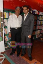at Mayank Anand_s book reading in Oxford, Churchgate, Mumbai on 29th May 2010 (29).JPG